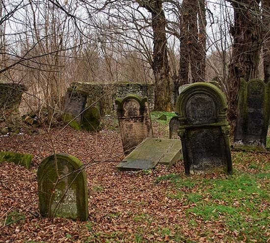 Pulse: Most Land Buyers Aren't Scared of an Old Cemetery
